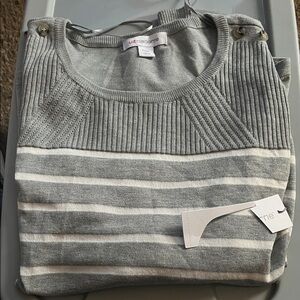 Liz Claiborne Men's Gray and White Striped Crewneck Sweater